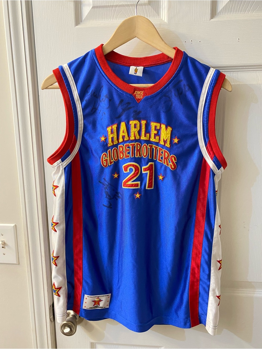Signed Harlem Globetrotters jersey #21, great condition Size Large, Clean